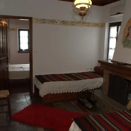 Vera's Traditional House Апартаменты Загора