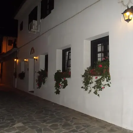 Apartment Vera's Traditional House *